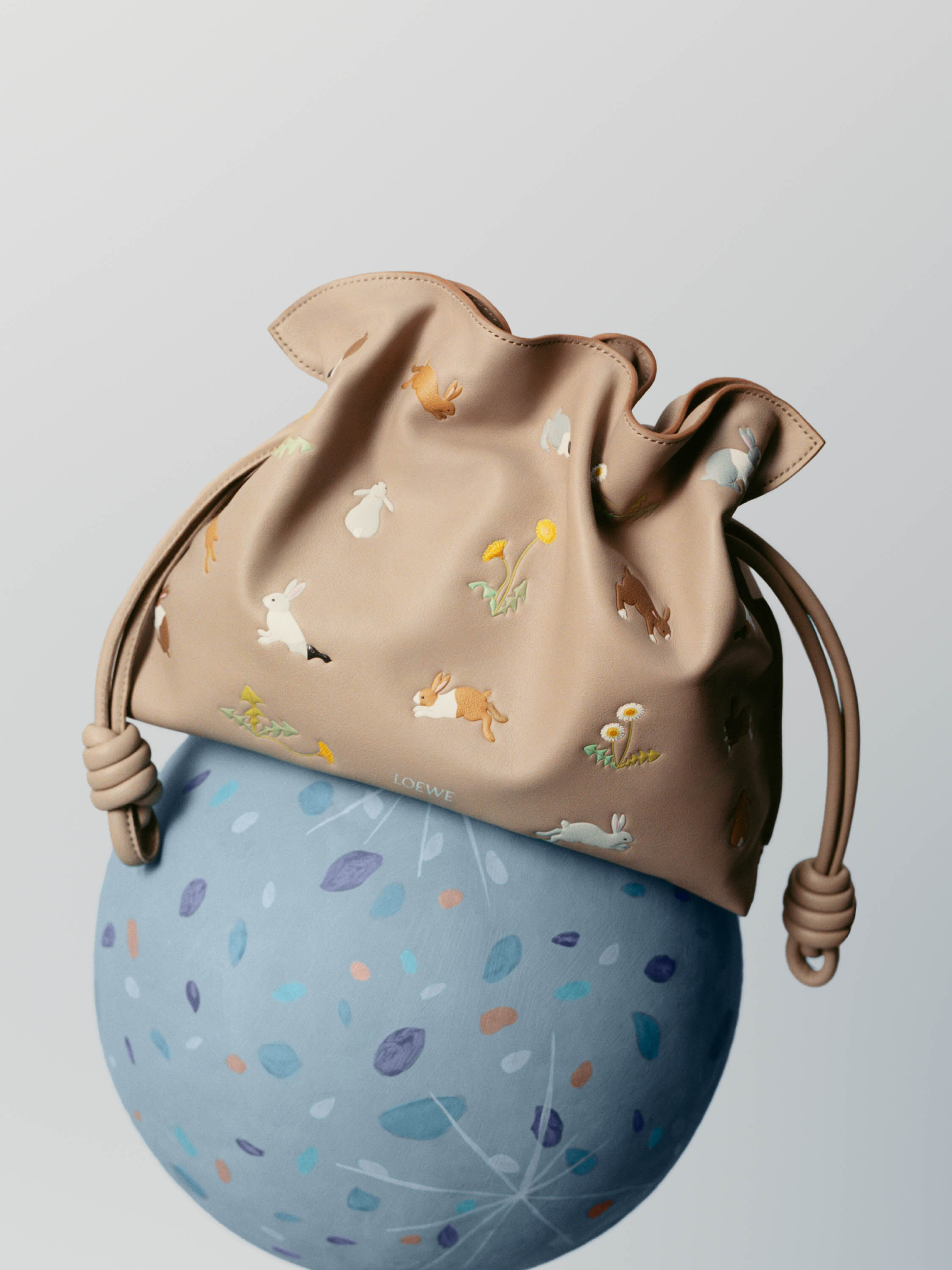 ラグジュアリーなホリデーギフトコレクション： LOEWE x SUNA FUJITA